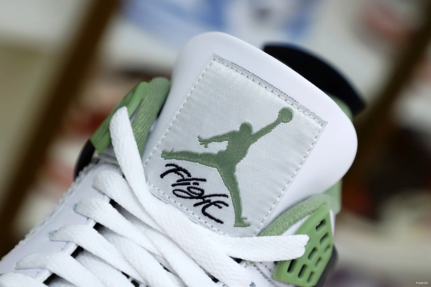 4 JORDAN AIR 